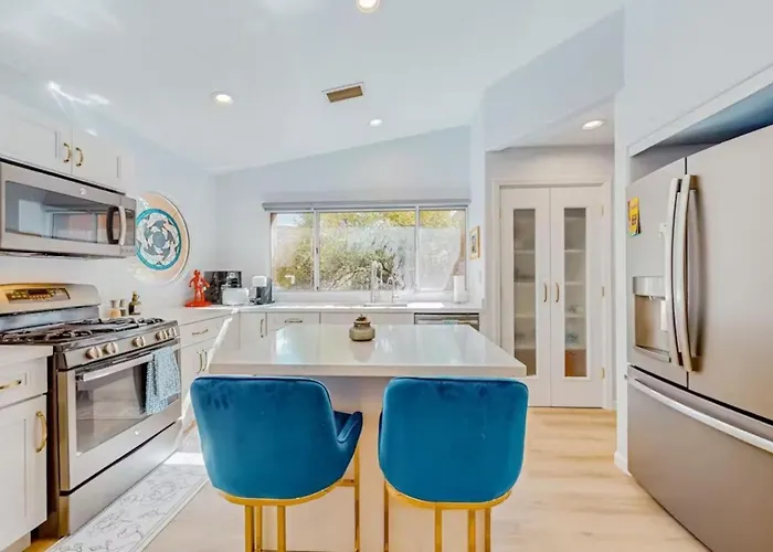 Red Rock Retreat, Pet-Friendly, Fenced Yard *