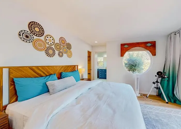 Red Rock Retreat, Pet-Friendly, Fenced Yard