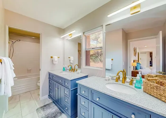 Red Rock Retreat, Pet-Friendly, Fenced Yard Holiday home