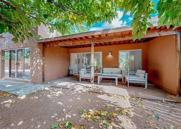 Red Rock Retreat, Pet-Friendly, Fenced Yard Holiday home *